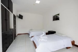 tours a galápagos hotel pelican bay camas