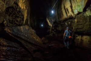 galapagos school 4d 3n túneles