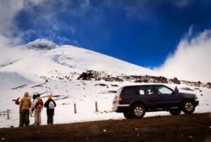 tours a galapagos ecuador cotopaxi touristas